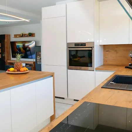 Increíble Casa En Con Sauna Primošten