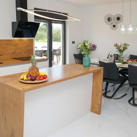 Increíble Casa En Con Sauna Сasa de vacaciones Primošten
