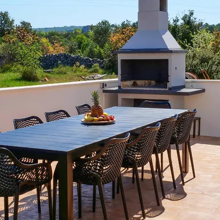Сasa de vacaciones Increíble Casa En Con Sauna Primošten