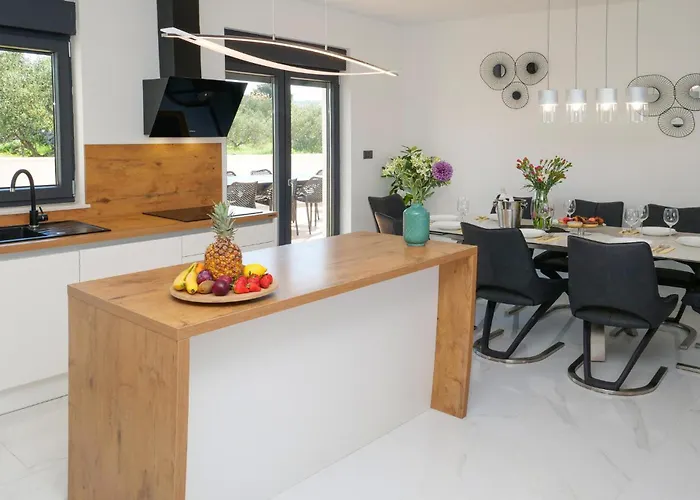 Amazing In With Sauna Feriehus Primošten